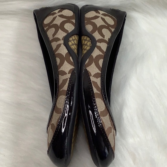 LIKE NEW COACH "True" Brown Signature and Patent Leather Ballet Flats - Picture 5 of 15